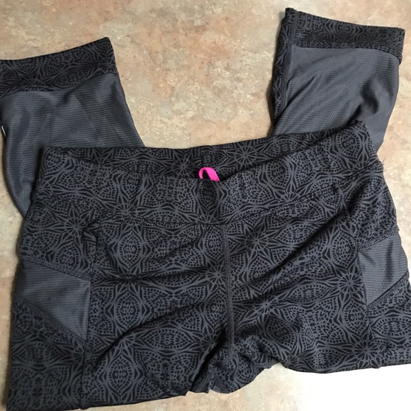 Athleta | Grey Asphalt Starfruit Bare To Run Capri - Picture 2 of 11